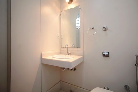 Apartamento à venda com 375m², 4 quartos e 4 vagasBanheiro da Suíte 2