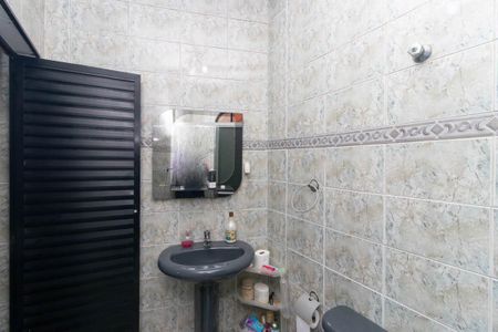 Casa à venda com 240m², 4 quartos e 3 vagas Casa à venda com 240m², 4 quartos e 3 vagasBanheiro Social 2