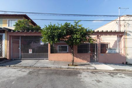 Casa à venda com 240m², 4 quartos e 3 vagas Casa à venda com 240m², 4 quartos e 3 vagasFachada