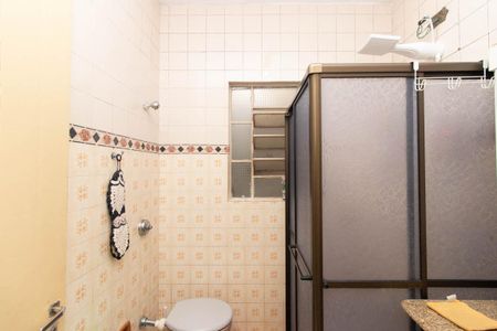 Casa à venda com 240m², 4 quartos e 3 vagas Casa à venda com 240m², 4 quartos e 3 vagasBanheiro Social 1