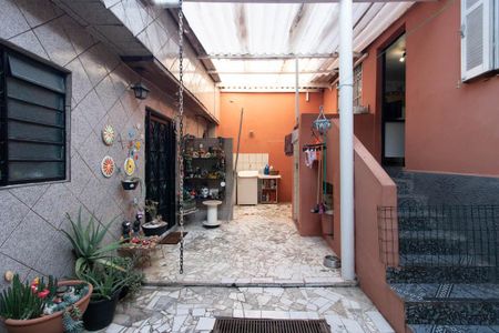 Casa à venda com 240m², 4 quartos e 3 vagas Casa à venda com 240m², 4 quartos e 3 vagasQuintal