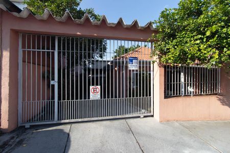 Casa à venda com 240m², 4 quartos e 3 vagas Casa à venda com 240m², 4 quartos e 3 vagasFachada