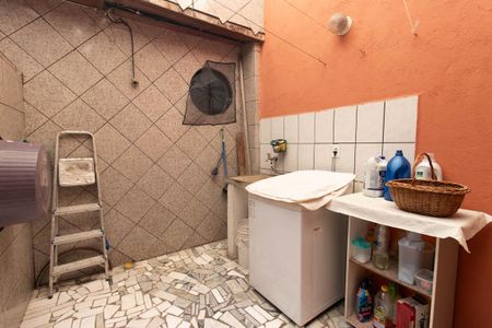 Casa à venda com 240m², 4 quartos e 3 vagas Casa à venda com 240m², 4 quartos e 3 vagasÁrea de Serviço