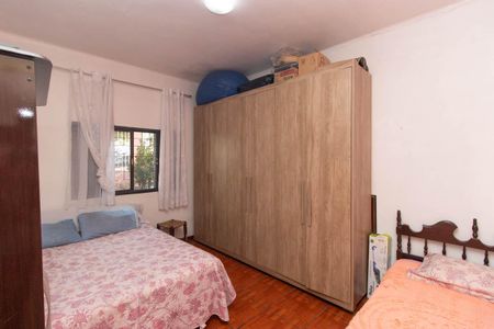 Casa à venda com 240m², 4 quartos e 3 vagas Casa à venda com 240m², 4 quartos e 3 vagasQuarto 1