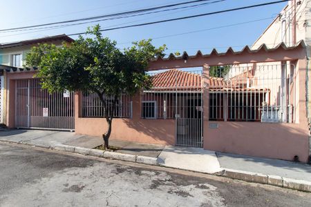 Casa à venda com 240m², 4 quartos e 3 vagas Casa à venda com 240m², 4 quartos e 3 vagasFachada