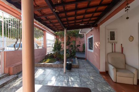 Casa à venda com 240m², 4 quartos e 3 vagas Casa à venda com 240m², 4 quartos e 3 vagasTerraço