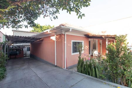 Casa à venda com 240m², 4 quartos e 3 vagas Casa à venda com 240m², 4 quartos e 3 vagasGaragem