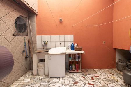 Casa à venda com 240m², 4 quartos e 3 vagas Casa à venda com 240m², 4 quartos e 3 vagasÁrea de Serviço