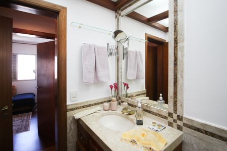 Apartamento à venda com 94m², 2 quartos e 2 vagasBanheiro Social