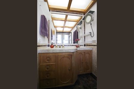 Apartamento à venda com 94m², 2 quartos e 2 vagasBanheiro da Suíte