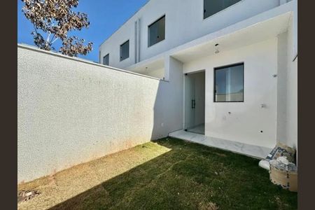 Casa à venda com 110m², 2 quartos e 1 vaga