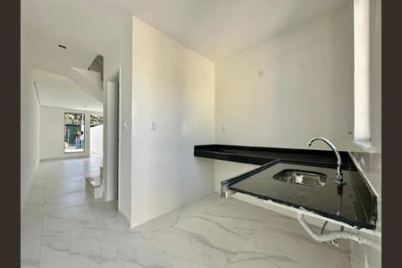 Casa à venda com 2 quartos, 110m² em São João Batista, Belo Horizonte