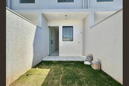 Casa à venda com 2 quartos, 110m² em São João Batista, Belo Horizonte