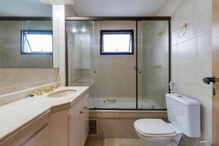 Apartamento à venda com 152m², 3 quartos e 3 vagas Apartamento à venda com 152m², 3 quartos e 3 vagasBanheiro da Suíte 1