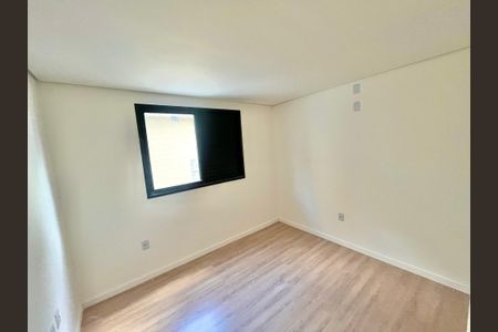 Apartamento à venda com 135m², 4 quartos e 2 vagasQuarto 2