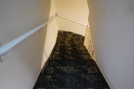 Casa à venda com 300m², 2 quartos e 2 vagasEscada