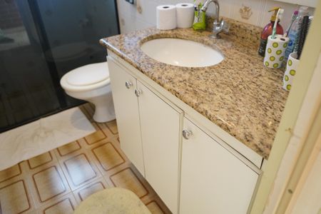 Casa à venda com 300m², 2 quartos e 2 vagasBanheiro Social