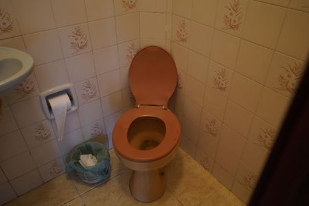 Casa à venda com 300m², 2 quartos e 2 vagasBanheiro de Serviço