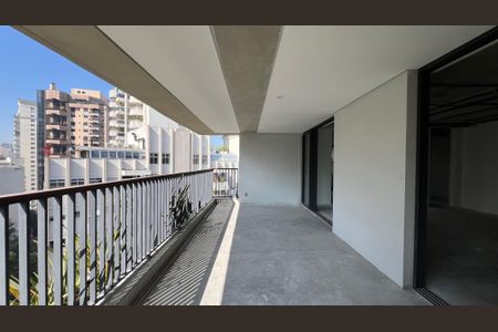 Apartamento à venda com 663m², 3 quartos e 6 vagas Apartamento à venda com 663m², 3 quartos e 6 vagasVaranda