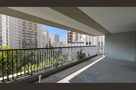 Apartamento à venda com 663m², 3 quartos e 6 vagas Apartamento à venda com 663m², 3 quartos e 6 vagasVaranda