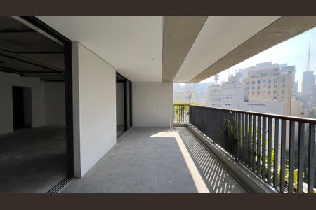 Apartamento à venda com 663m², 3 quartos e 6 vagas Apartamento à venda com 663m², 3 quartos e 6 vagasVaranda