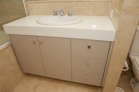 Apartamento para alugar com 274m², 3 quartos e 4 vagasBanheiro da Suíte 1