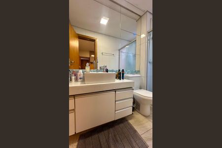 Apartamento à venda com 126m², 2 quartos e 3 vagasBanheiro da Suíte