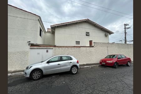 Casa à venda com 125m², 3 quartos e 3 vagasFachada lateral