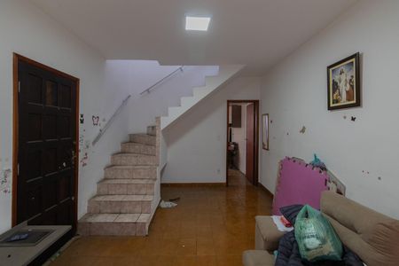 Casa para alugar com 230m², 3 quartos e 1 vaga Casa para alugar com 230m², 3 quartos e 1 vagaSala