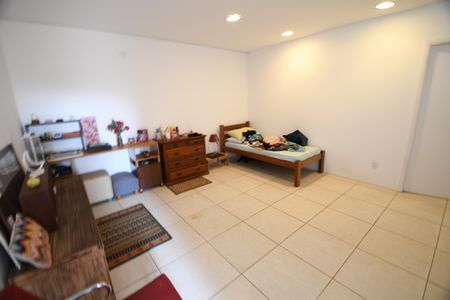 Casa à venda com 450m², 5 quartos e 2 vagasCasa 2 - Quarto 1