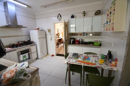 Casa à venda com 450m², 5 quartos e 2 vagasCozinha