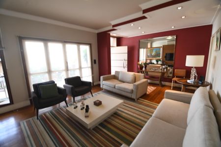 Casa à venda com 450m², 5 quartos e 2 vagasSala