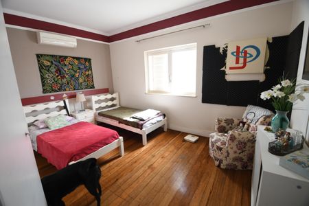 Casa à venda com 450m², 5 quartos e 2 vagasSuíte