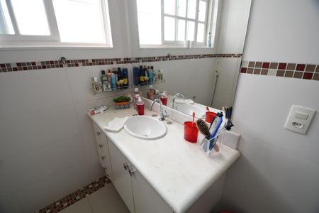 Casa à venda com 450m², 5 quartos e 2 vagasBanheiro 2