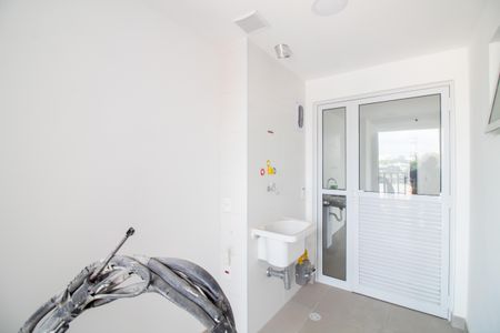 Apartamento à venda com 79m², 2 quartos e 1 vagaÁrea de Serviço