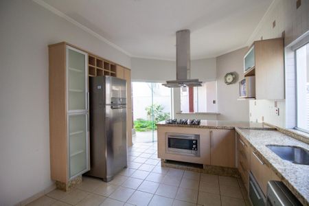 Casa de condomínio para alugar com 232m², 3 quartos e 2 vagasCozinha