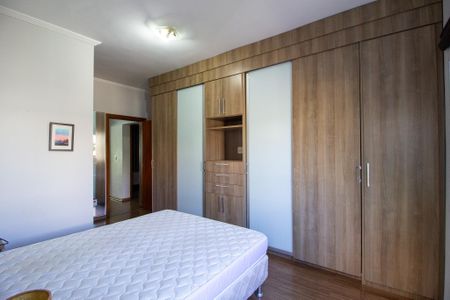 Casa de condomínio para alugar com 232m², 3 quartos e 2 vagasSuíte