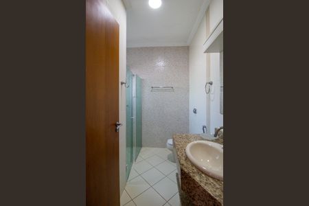 Casa de condomínio para alugar com 232m², 3 quartos e 2 vagasBanheiro da Suíte