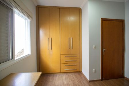 Casa de condomínio para alugar com 232m², 3 quartos e 2 vagasQuarto 2