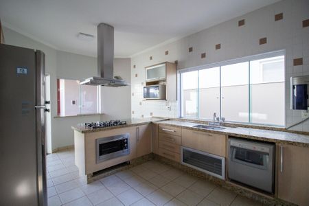 Casa de condomínio para alugar com 232m², 3 quartos e 2 vagasCozinha