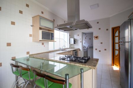 Casa de condomínio para alugar com 232m², 3 quartos e 2 vagasCozinha