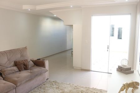 Casa à venda com 358m², 3 quartos e 4 vagasSala