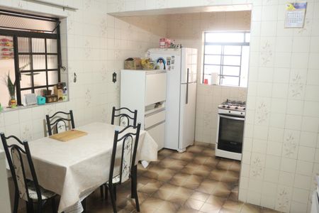 Casa à venda com 140m², 3 quartos e 2 vagasCozinha