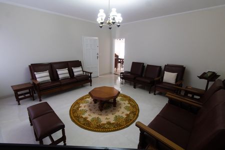 Casa à venda com 212m², 4 quartos e 2 vagasSala