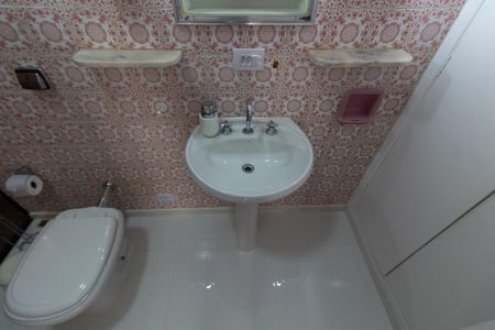 Casa à venda com 212m², 4 quartos e 2 vagasBanheiro da Suíte