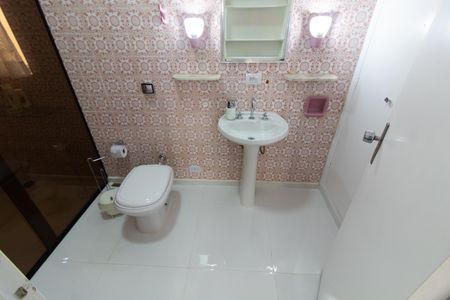 Casa à venda com 212m², 4 quartos e 2 vagasBanheiro da Suíte