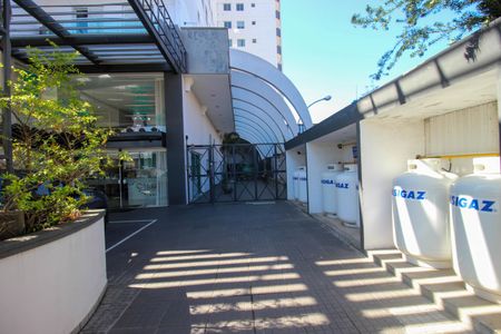 Apartamento para alugar com 60m², 2 quartos e 1 vaga Apartamento para alugar com 60m², 2 quartos e 1 vagaFachada