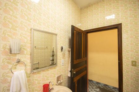 Casa à venda com 384m², 4 quartos e 1 vagaBanheiro 1