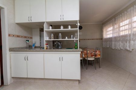 Casa para alugar com 250m², 4 quartos e 4 vagas Casa para alugar com 250m², 4 quartos e 4 vagasCozinha