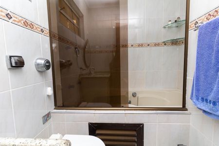 Casa para alugar com 250m², 4 quartos e 4 vagas Casa para alugar com 250m², 4 quartos e 4 vagasBanheiro da Suíte 2